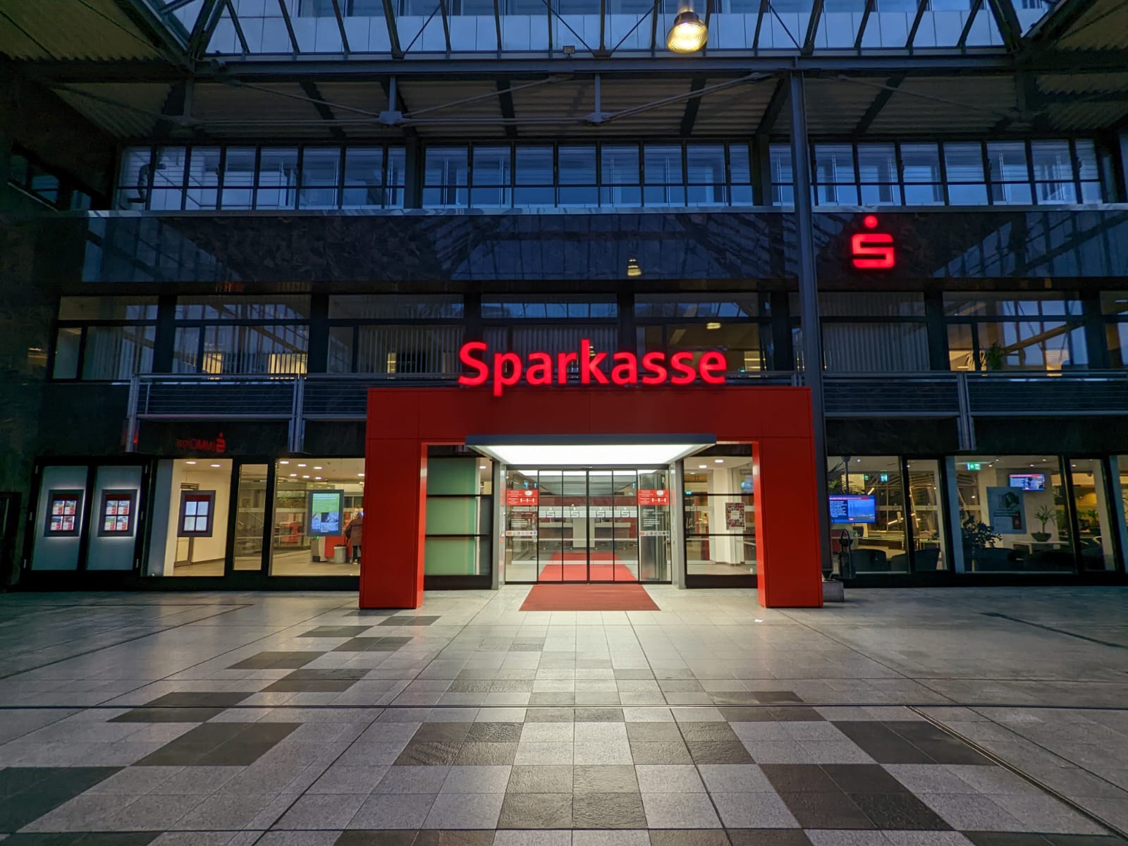 Sparkasse Leverkusen Hauptstelle Wiesdorf // (c) Toni Borgert